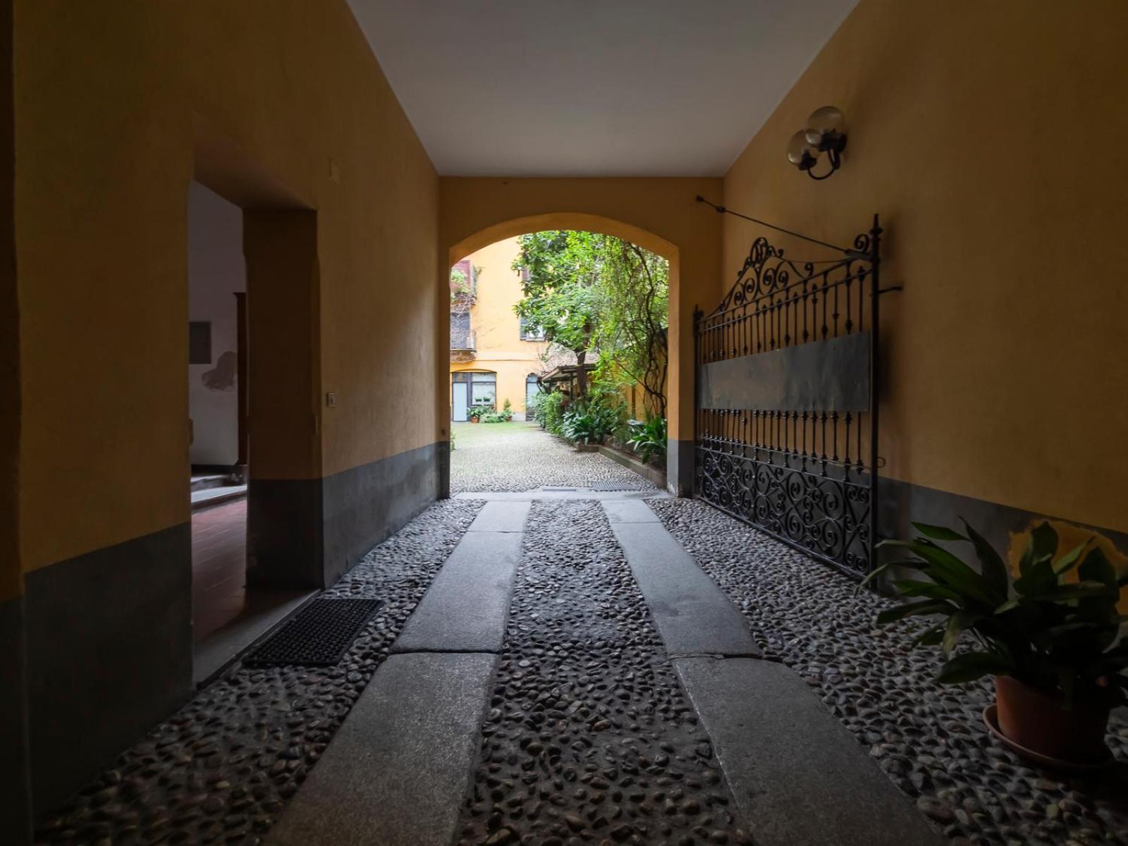 Xenia Apartments - Luminous Studio At Navigli Tram Theme Milán Exterior foto